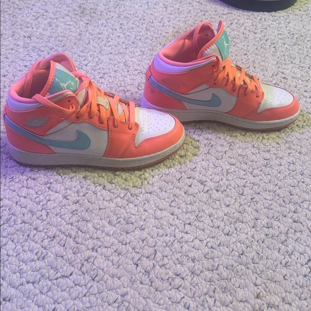 Nike Air Jordan 1 Mid in Crimson Pulse - Picture 3 of 6